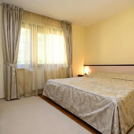 Evergreen Palace Hotel 3*