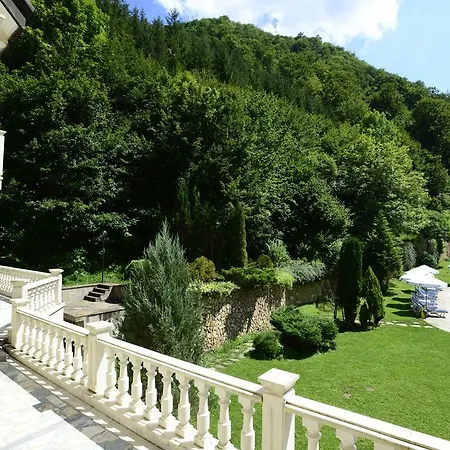 Evergreen Palace Hotel 3*